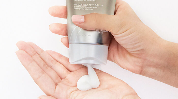 blonde-life-conditioner-hand Blonde Life Conditioner pouring into hand