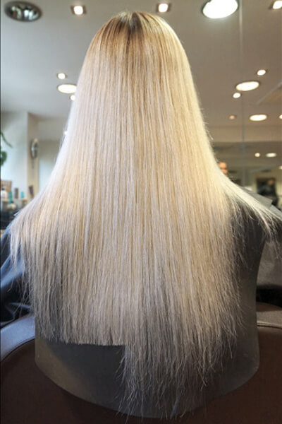 larisa-love-monthly-formula3 Larisa Love's client showing her hair being trimmed