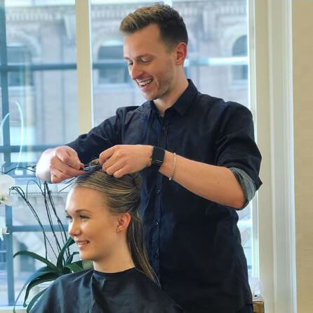 how-to-tell-when-you-need-a-haircut3 Chad Demchuck cutting clients hair