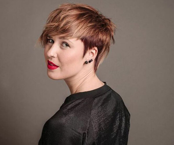 muse-gill-berry4 Women showing short brunette pixie haircut with red and blonde highlights