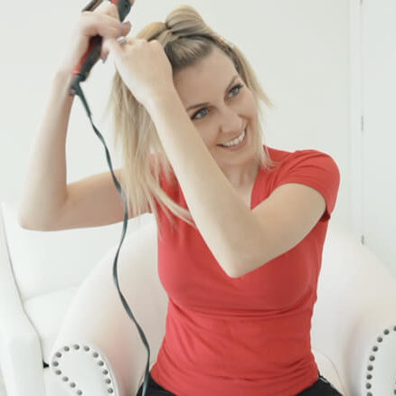 Olivia-Smalley-Weekend-Hair Women curling hair with curling iron