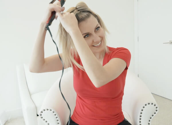 Olivia-Smalley-Weekend-Hair Women curling hair with curling iron