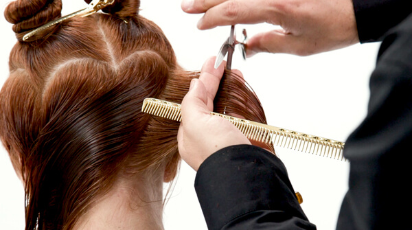 Richard-Mannah-Undercut Richard Mannah cutting clients hair