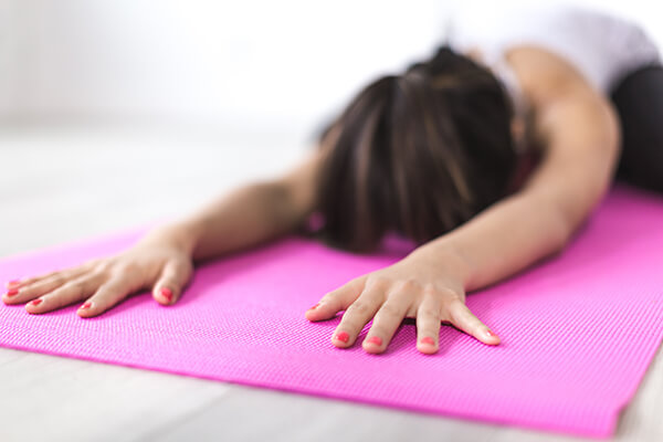 fitness-girl_hand Women doing yoga