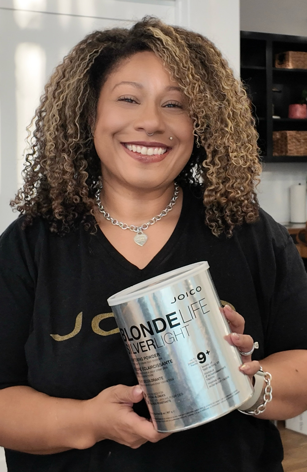 jeannetta holding 2lbs blonde life silverlight