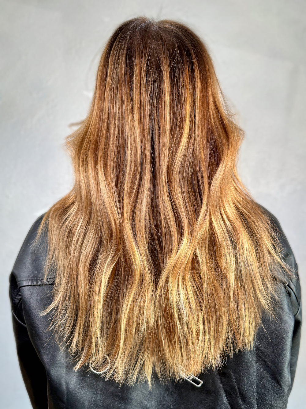 butterscotch balayage model back of hair