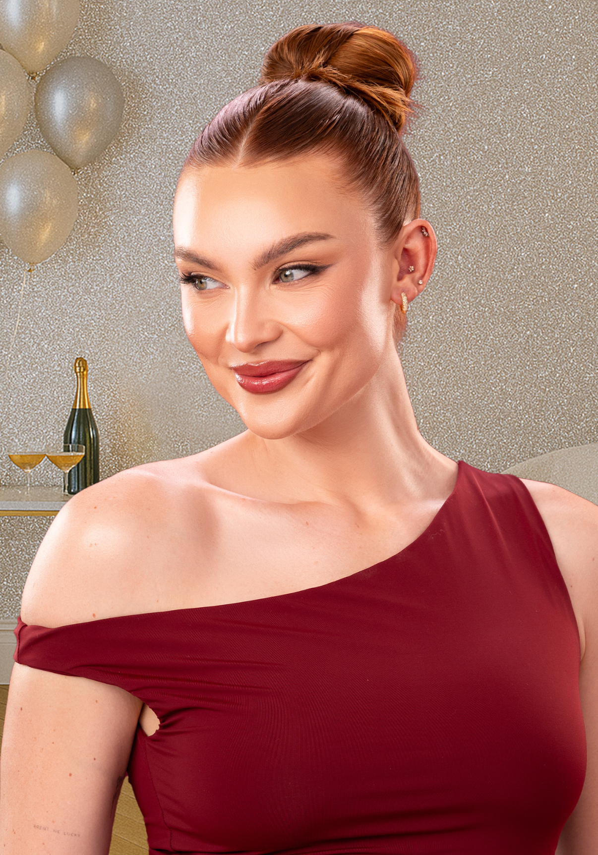 hold hero redhead model