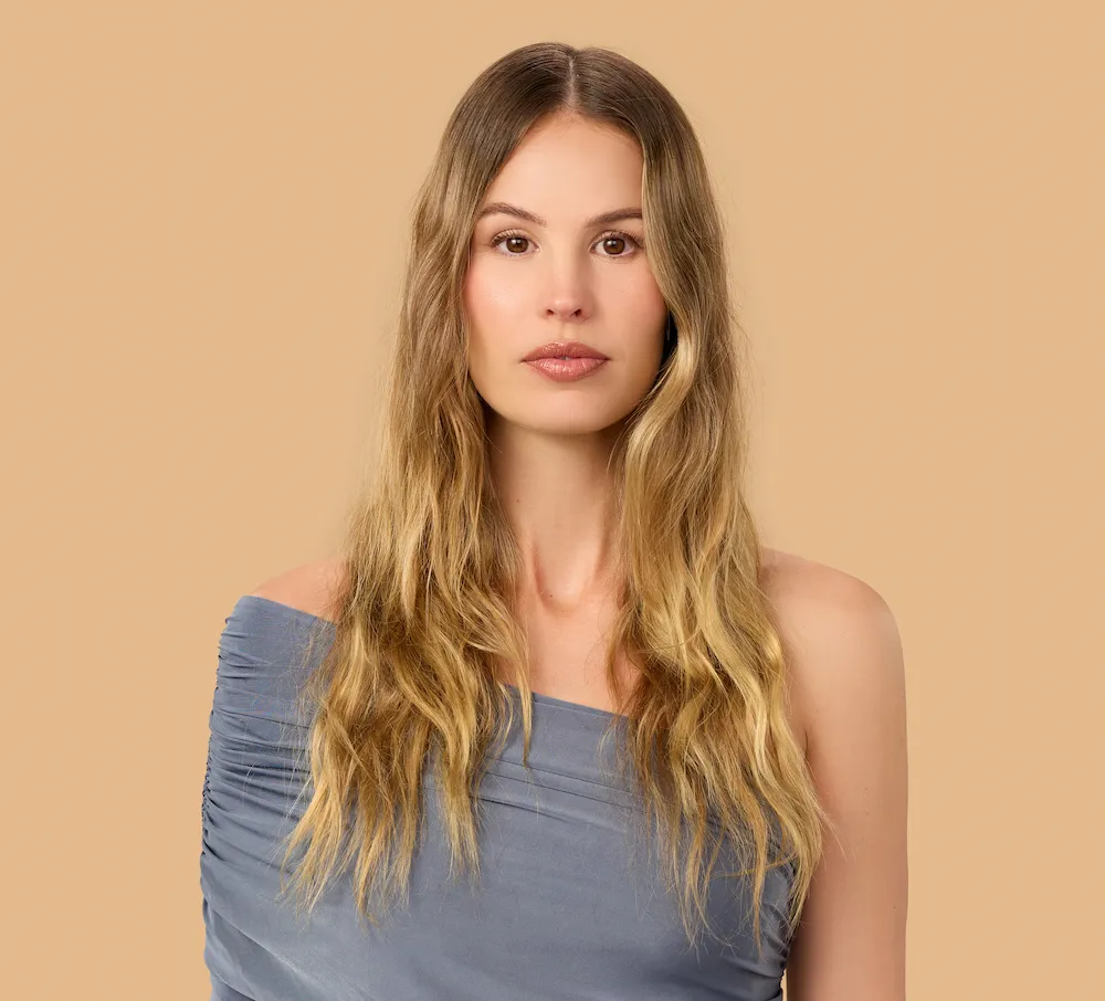 Model with frizzy hair posing